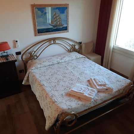 B&B Casa Santa Lucia Manerba del Garda Bagian luar foto