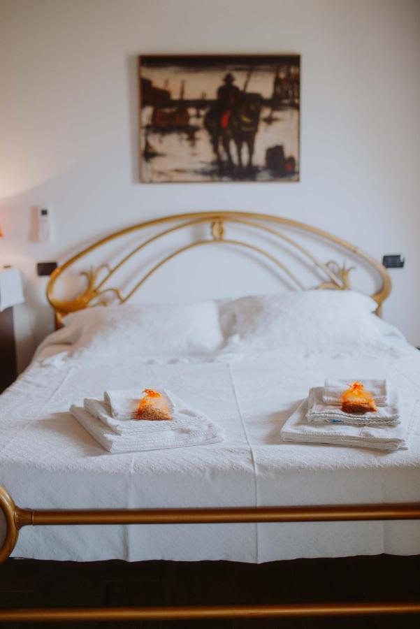 B&B Casa Santa Lucia Manerba del Garda Bagian luar foto