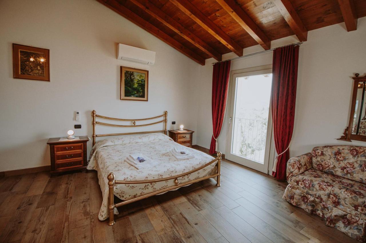 B&B Casa Santa Lucia Manerba del Garda Bagian luar foto