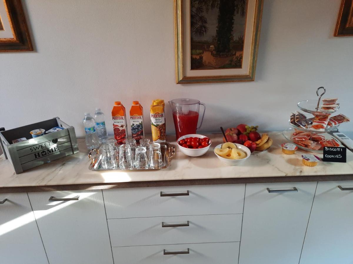 B&B Casa Santa Lucia Manerba del Garda Bagian luar foto