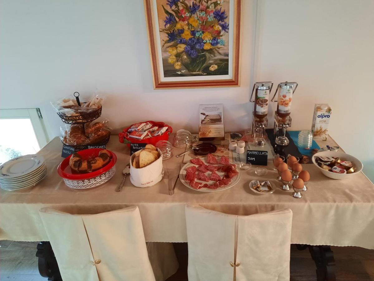 B&B Casa Santa Lucia Manerba del Garda Bagian luar foto