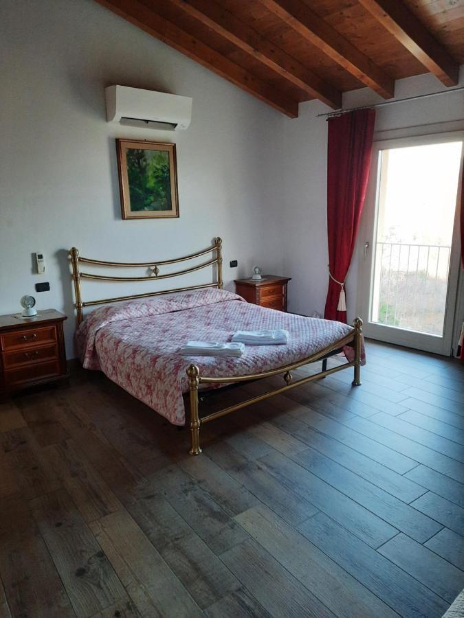 B&B Casa Santa Lucia Manerba del Garda Ruang foto